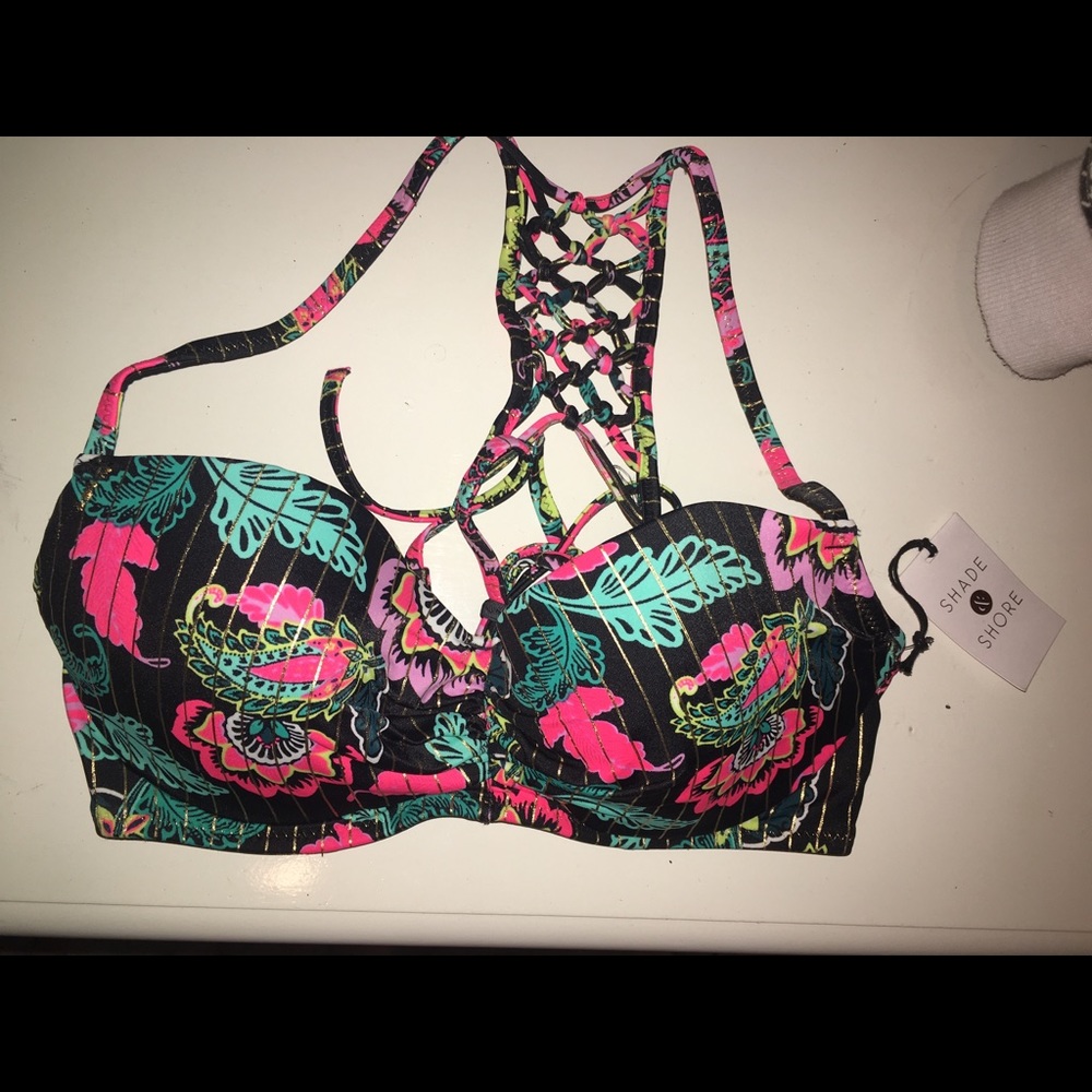 Shade and shore NWT bikini top.